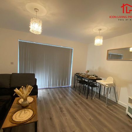 Modern Spacious 4 Bed House By Icon Living Properties Short Lets & Serviced Accommodation Reading With Free Parking Exterior foto