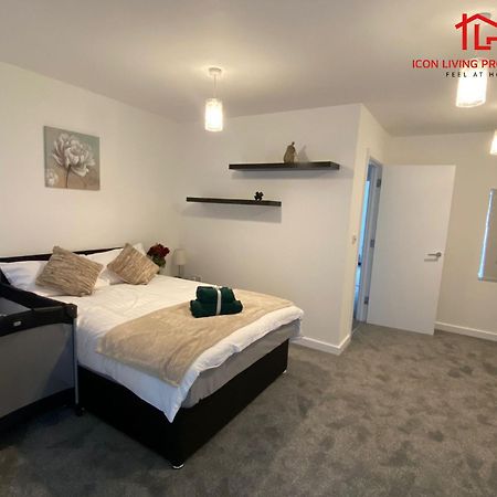 Modern Spacious 4 Bed House By Icon Living Properties Short Lets & Serviced Accommodation Reading With Free Parking Exterior foto