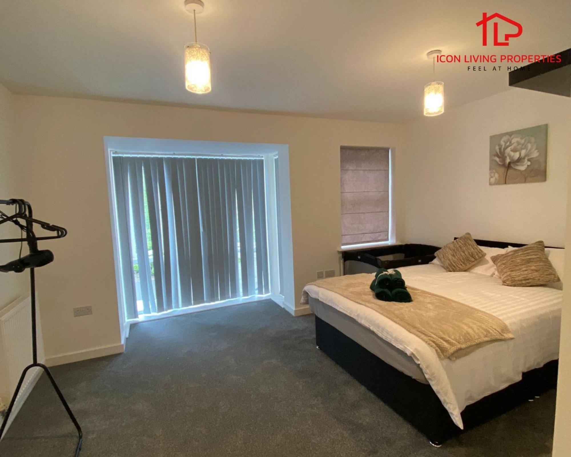 Modern Spacious 4 Bed House By Icon Living Properties Short Lets & Serviced Accommodation Reading With Free Parking Exterior foto