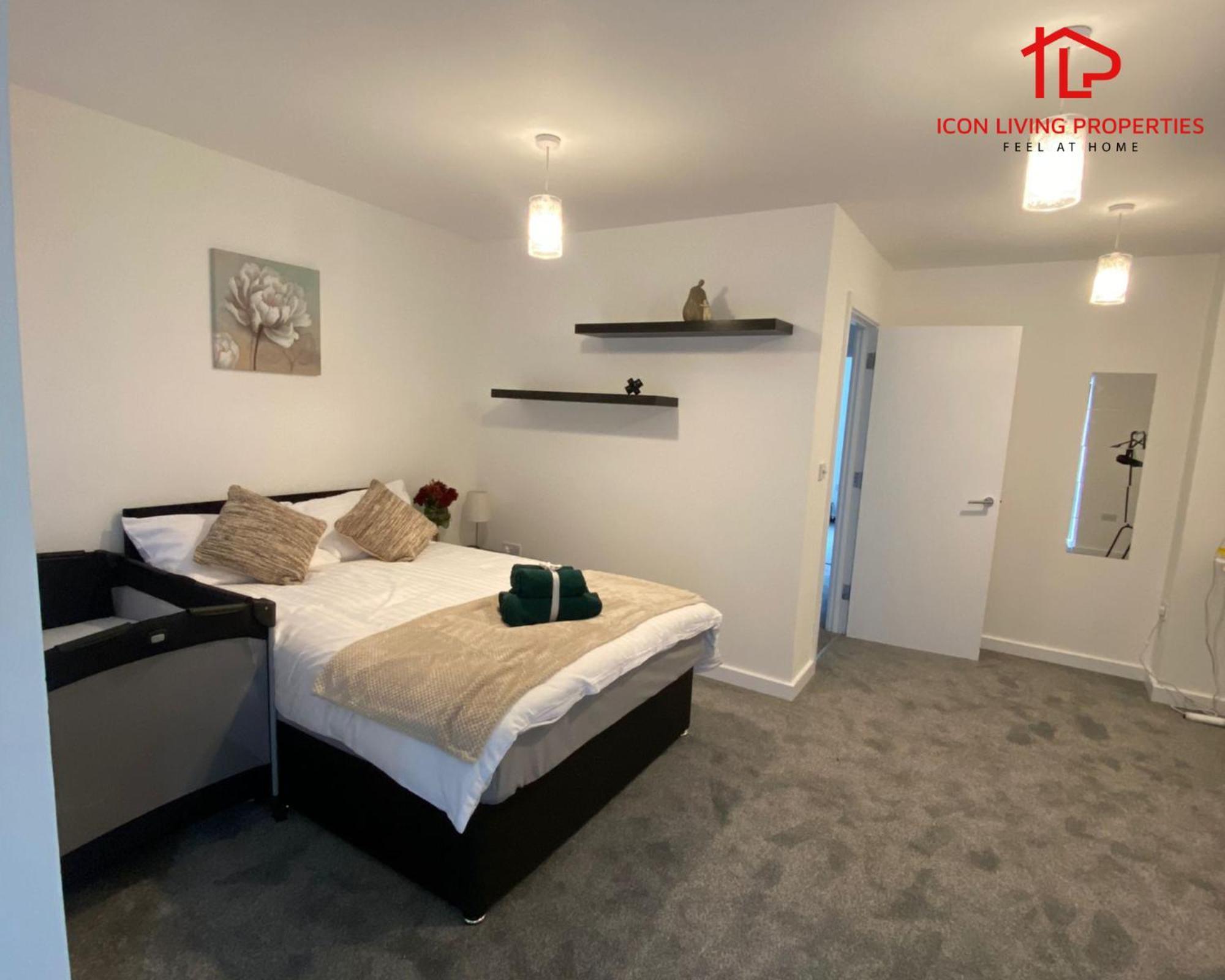 Modern Spacious 4 Bed House By Icon Living Properties Short Lets & Serviced Accommodation Reading With Free Parking Exterior foto