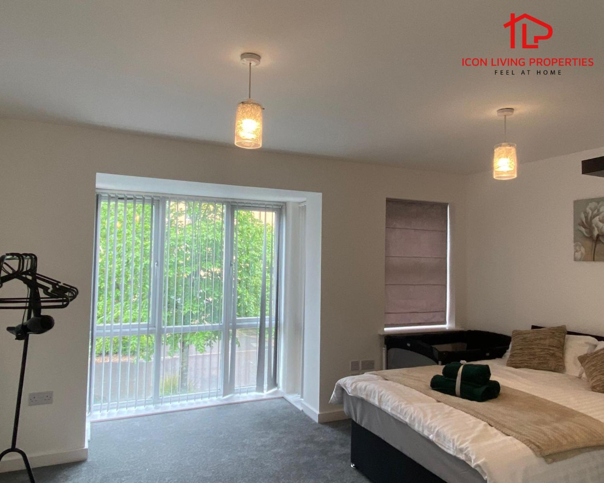 Modern Spacious 4 Bed House By Icon Living Properties Short Lets & Serviced Accommodation Reading With Free Parking Exterior foto