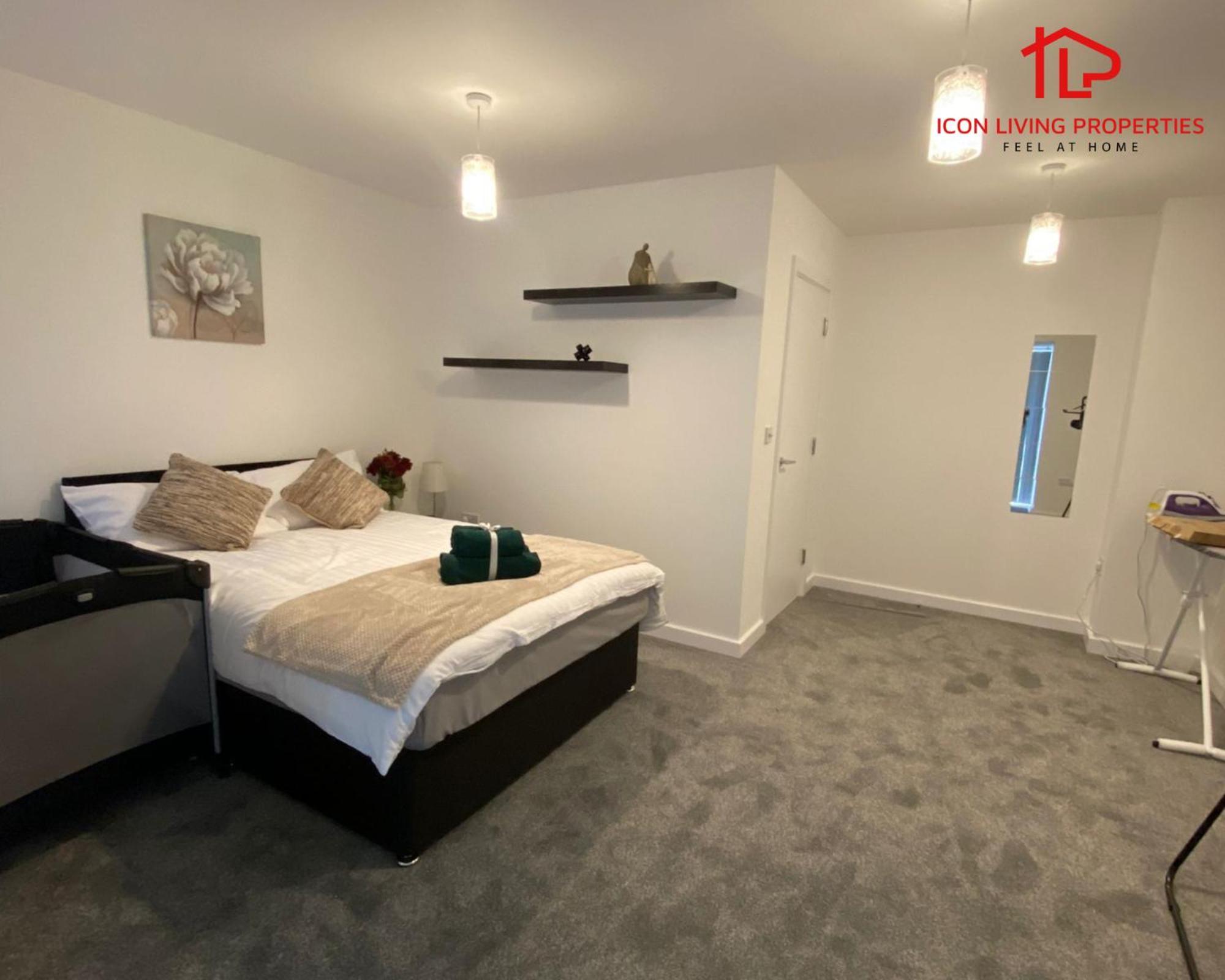 Modern Spacious 4 Bed House By Icon Living Properties Short Lets & Serviced Accommodation Reading With Free Parking Exterior foto