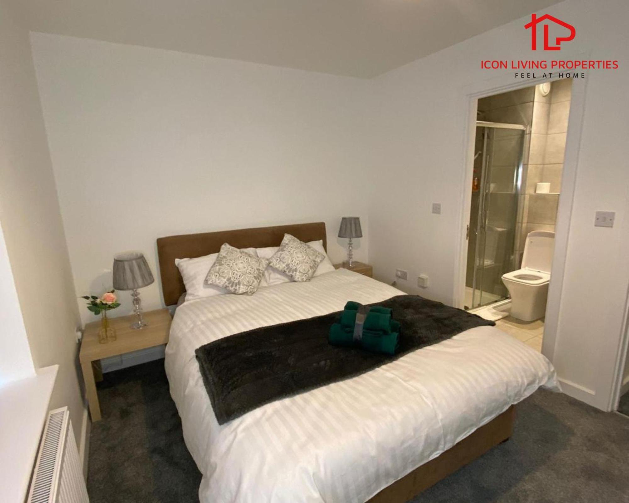 Modern Spacious 4 Bed House By Icon Living Properties Short Lets & Serviced Accommodation Reading With Free Parking Exterior foto